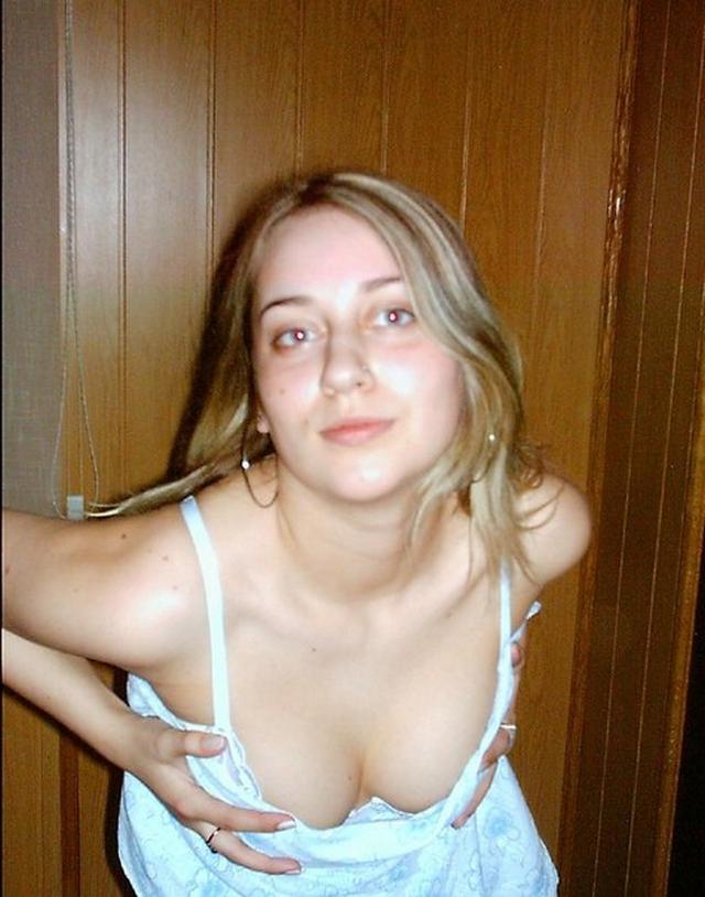 Пьяная Вика решила закурить и полностью раздеться 5 фотка
