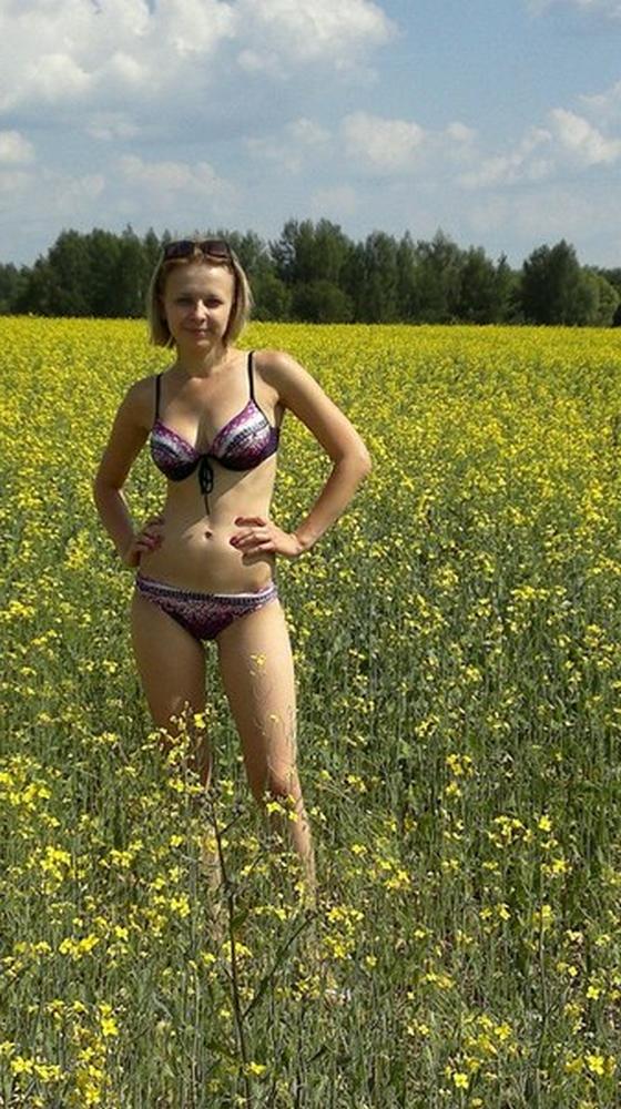 Хорошенькие первокурсницы показывают свои прелести на отдыхе 8 фотка