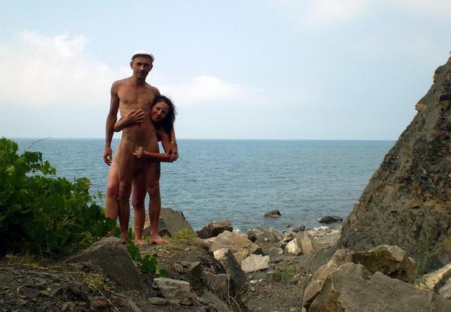 Крымские блудницы трахаются голыми на пляжах без комплексов 1 фотка