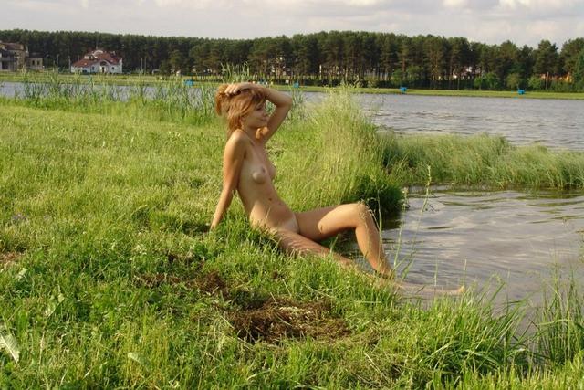 Крымские блудницы трахаются голыми на пляжах без комплексов 13 фотка