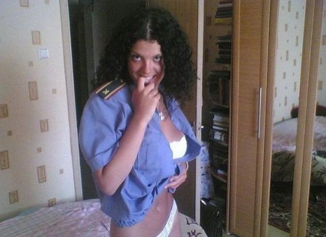 Молодые красотки в униформе сняли собственные фото 5 фотка