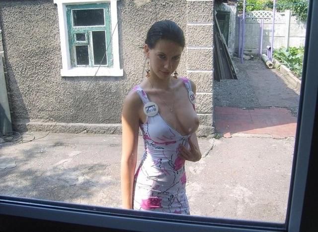 Деревенские простушки развлекаются голышом во дворе 10 фотка