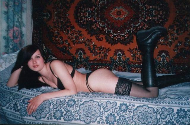 Голые брюнетки дома хотят страсти и интима 15 фотка