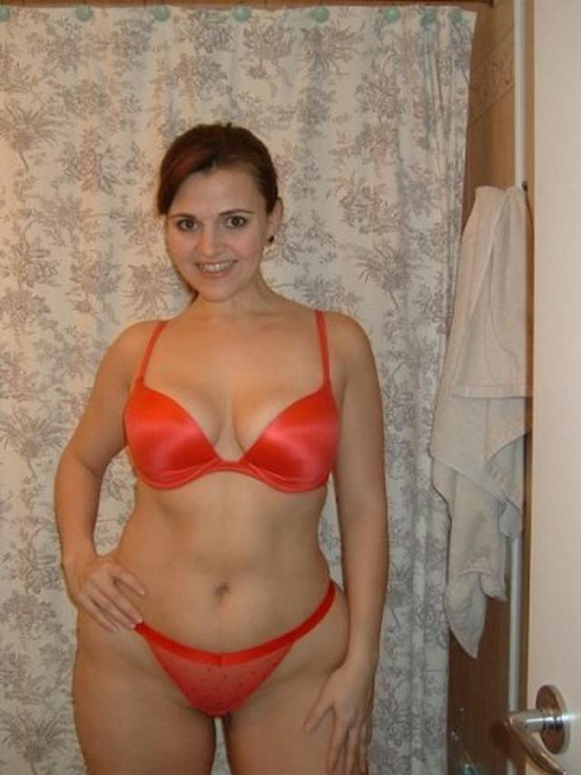 Классные женщины с огромными натуральными буферами на пляже и дома 24 фотка