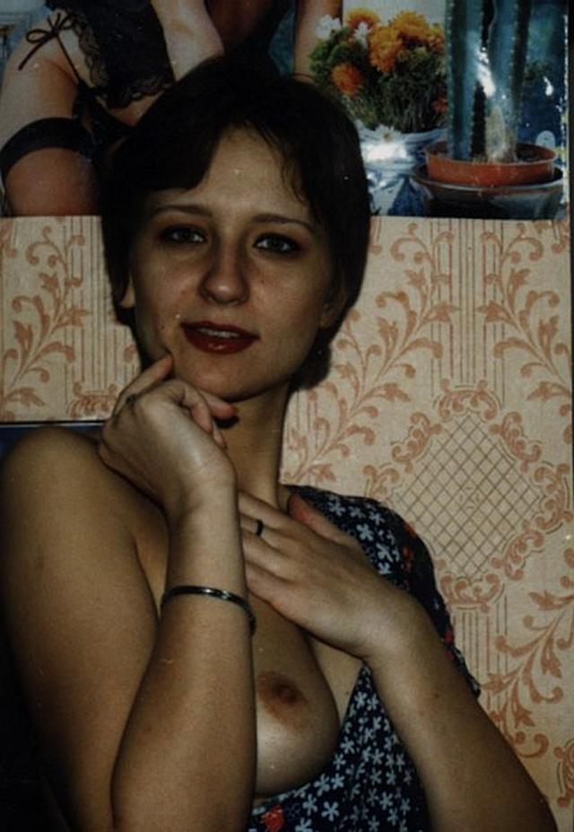 Молодухи в трусиках откровенничают дома и обнажаются 33 фотка