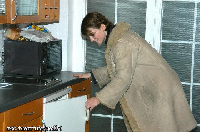 Худая жена отсосала и дала себя трахнуть 2 фотка