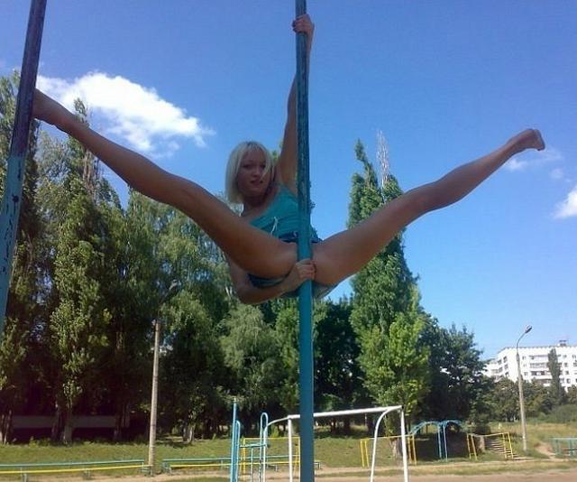 Спортивные красотки могут позволить трахнуть себя на шпагате 1 фотка